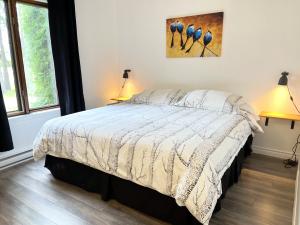 Chalets Montmorency au Mont Sainte-Anne - Master bedroom 2 bedroom condo