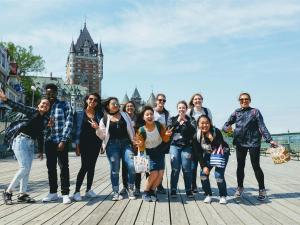BLI Québec | École de français - Groupe d'étudiants sur la Terrasse Dufferin
