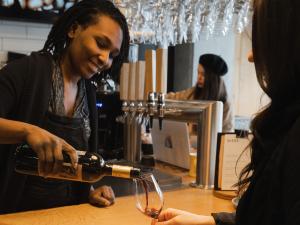 La Maison Smith - Belvédère - a good glass of wine