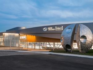 Centre de glaces Intact Assurance - Extérieur