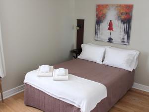 Auberge Michel Doyon - Chambre avec 1 lit double, salle de bain au corridor