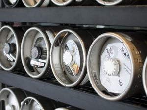Quai 1635 - beer barrels