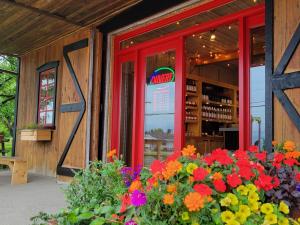 Vignoble Domaine Sainte-Famille - Devant la boutique