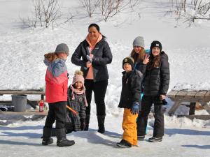 Au Chalet en Bois Rond - Pêche blanche sur lac ensemencé