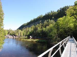 Parc naturel régional de Portneuf - falaise Lac long