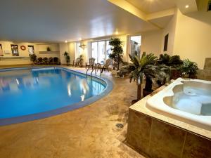 Hôtel Motel Le Châteauguay - piscine et spa