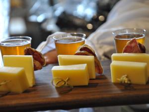 Cicérone Tours - dégustation fromages et charcuteries