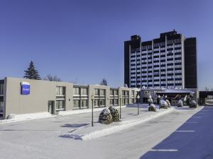 Hôtel & Centre de congrès Travelodge Québec - Winter exterior