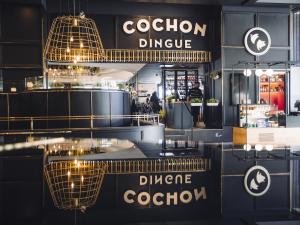 Cochon Dingue - Grande Allée - Interior facade of the restaurant