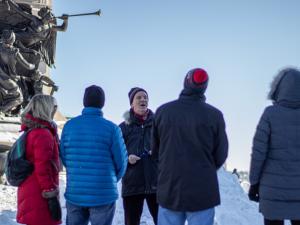 Tours Voir Québec - Guide to the statue of Champlain in winter