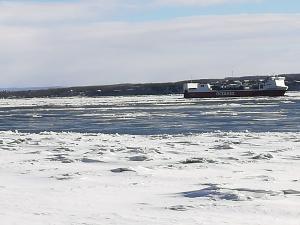 Chalets Le Moulon de St-Laurent - Vu sur le fleuve en hiver