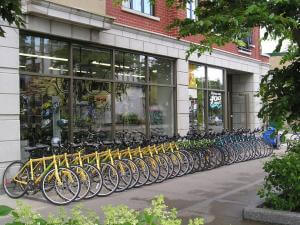 Cyclo Services - boutique extérieure avec vélos