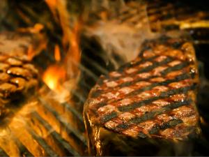 Restaurant Beffroi Steak House - Steak on the grill