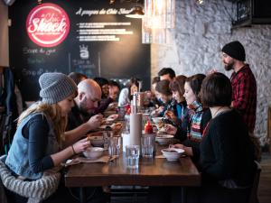 Local Québec City Food Tours - Group at the Chic Shack