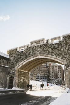 Vue de la porte Saint-Jean en hiver