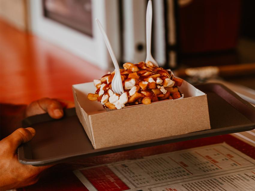 Casse-croûte du Vieux-Moulin poutine