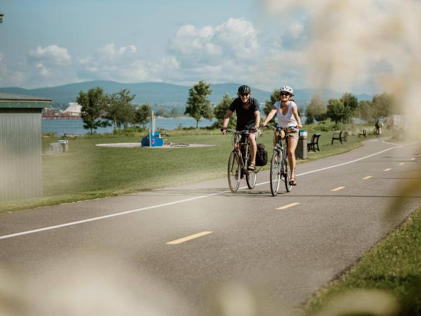Two cyclists on Parcours des Anses Bike Path 