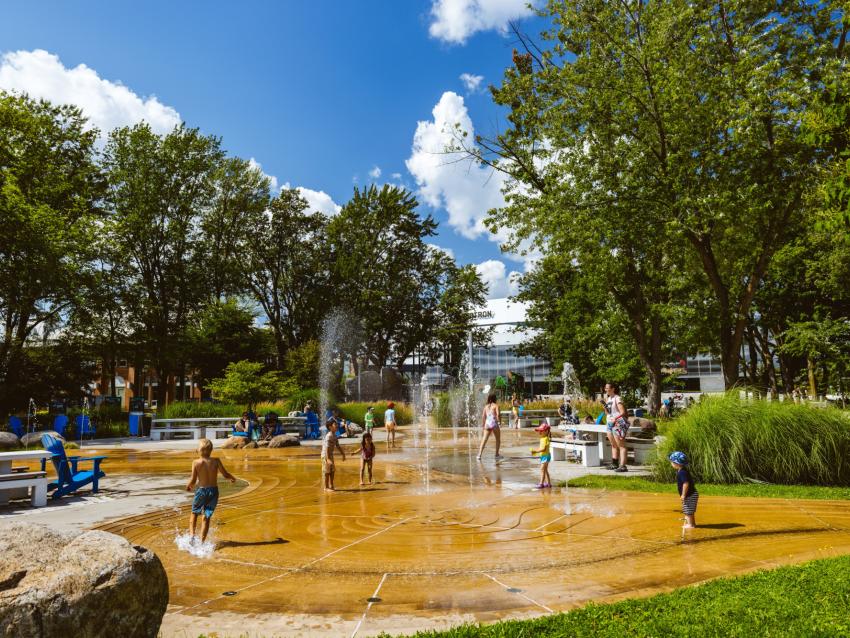 Jeux d'eau place Jean-Béliveau