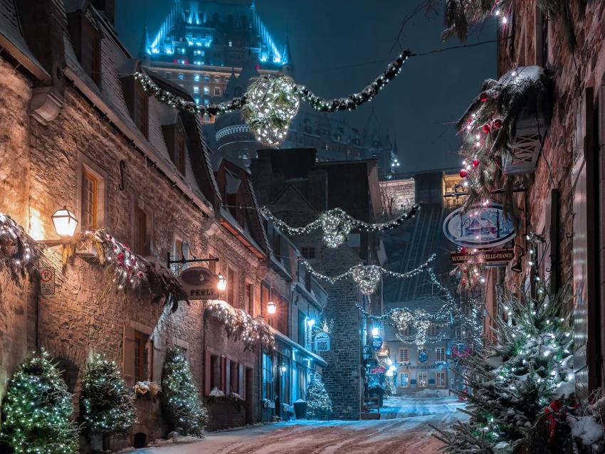 Rue Sous-le-Fort at Christmas