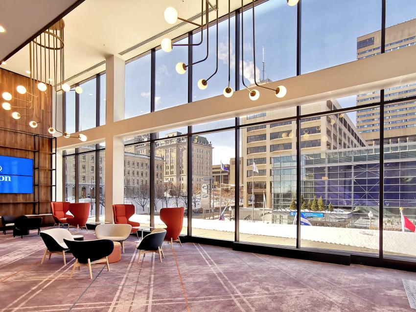Hilton Québec - Foyer - Large glazed space