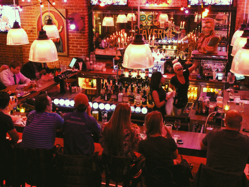 Taverne Grande Allée - 1er bar