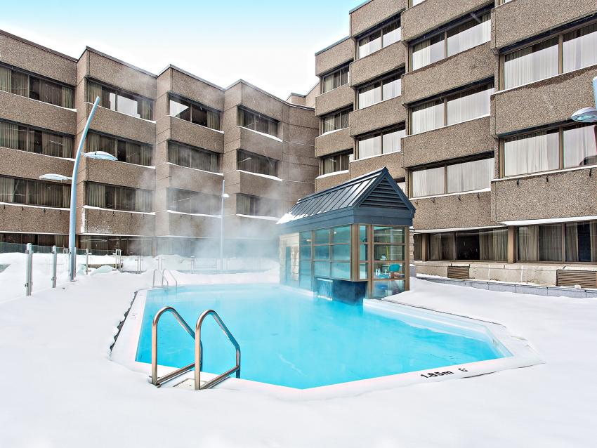 Hôtel Delta par Marriott Québec - cours et piscine extérieure hiver