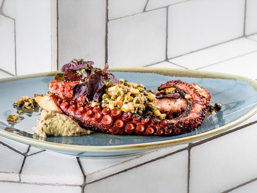 Ophelia - octopus dinner plate