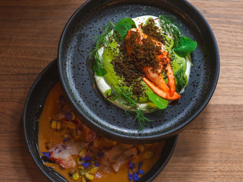 Légende par La Tanière - assiettes de homard-Plat août 2023